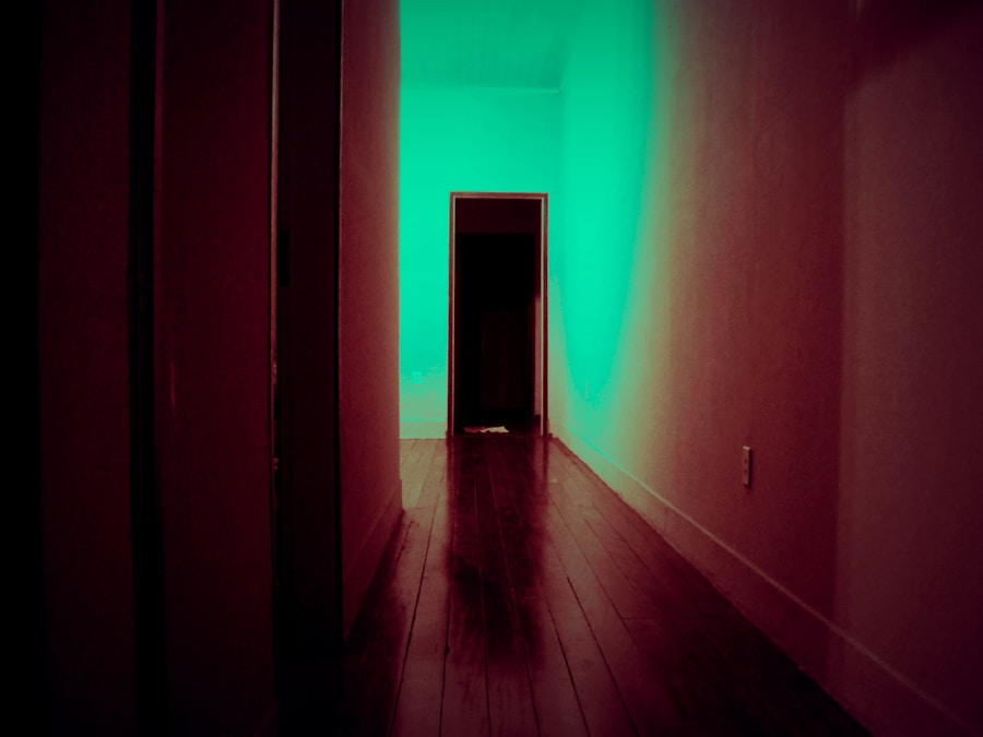 Photo The interpretation of dreams in which you are locked in a room with no exit